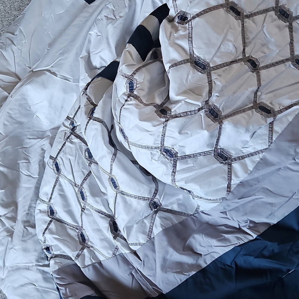 New Ellison 8pcs Navy and White Bedding Set - Picture 5 of 10
